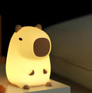 Abajur Capivara LED a Pilha – Luminária Decorativa Infantil para Quarto