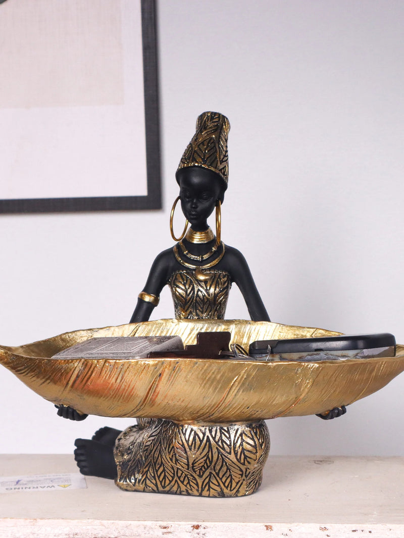 Escultura decorativa africana feminina segurando bandeja para armazenamento de pequenos objetos em casa ou escritório