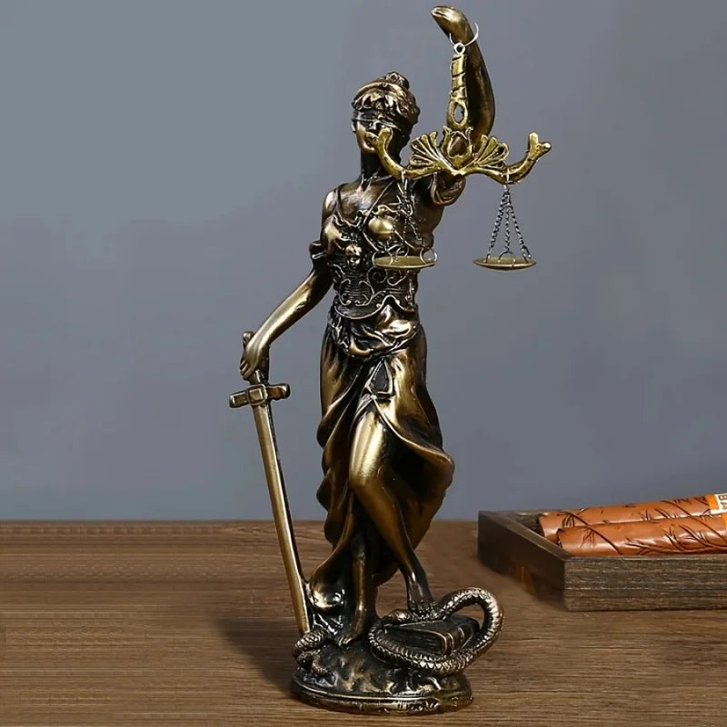 Estátua decorativa da Deusa da Justiça com acabamento estilo cobre envelhecido para escritório, biblioteca ou sala de estar.