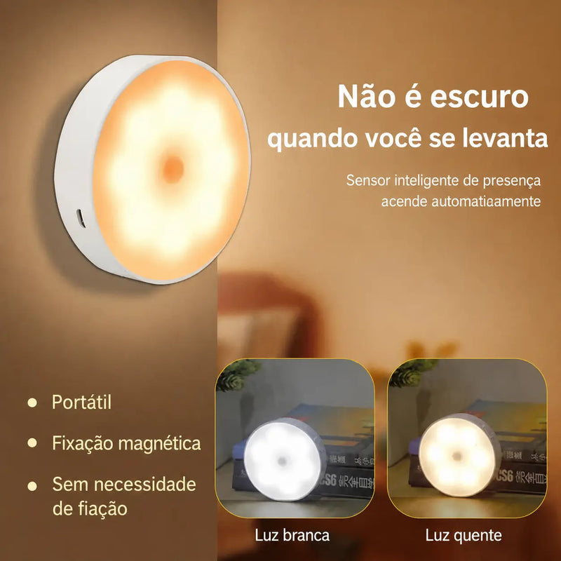 Luminária LED sem fio com sensor de movimento PIR instalada em armário, escada e corredor para iluminação automática.
