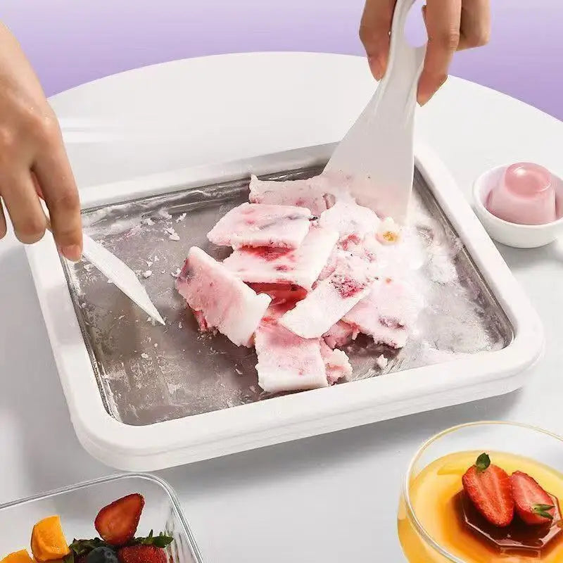 Placa para sorvete na chapa gelada utilizada para preparar rolinhos de sorvete, frozen yogurt e sobremesas artesanais em casa.