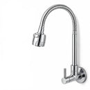 Torneira de parede para cozinha com chuveirinho pulverizador, ideal para facilitar a lavagem de louças e a limpeza da pia.